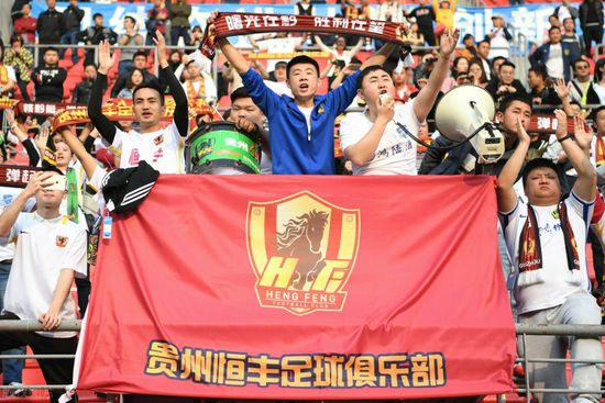 这时，一位黄种男性满脸震惊的开口道：这……这怎么可能呢……从我们被抓到现在，不过才半天多的时间，这么短的时间，你从华夏根本就赶不过来。
